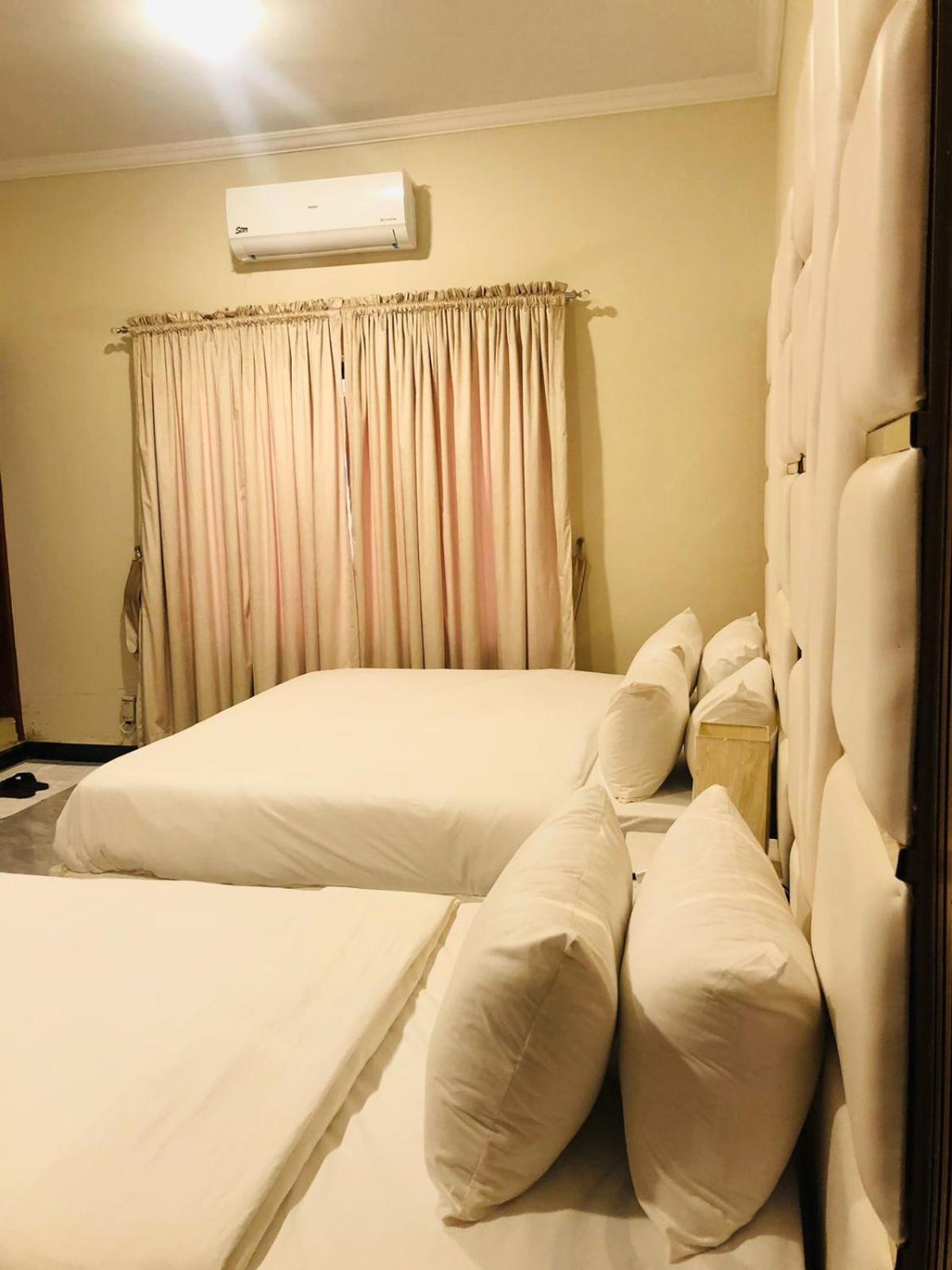 Royal Executive Otel İslamabad Dış mekan fotoğraf