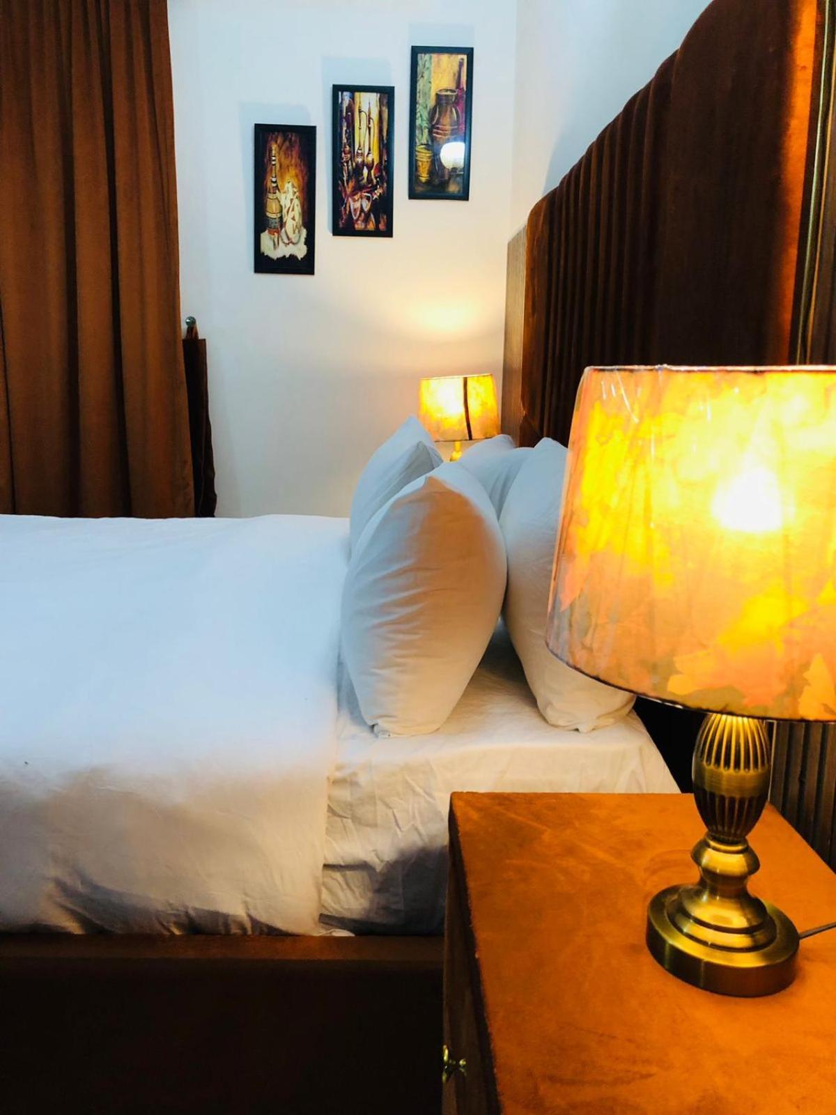 Royal Executive Otel İslamabad Dış mekan fotoğraf