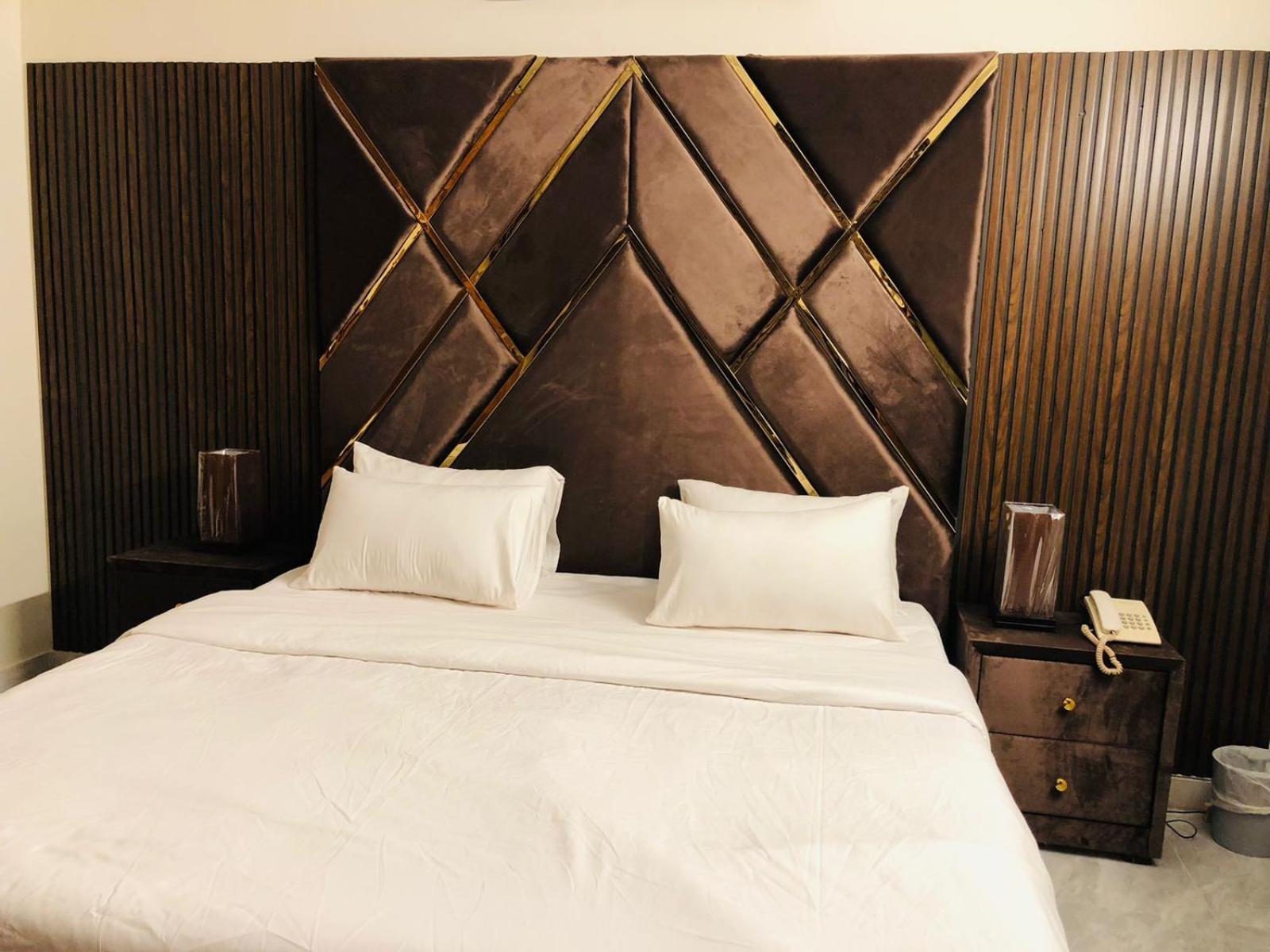 Royal Executive Otel İslamabad Dış mekan fotoğraf